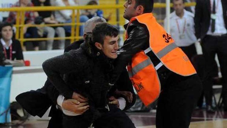 Trabzonspor Medical Park - Fenerbahçe Ülker maçında olay