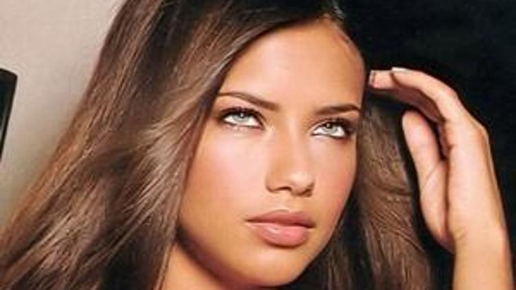 Adriana Lima anne oldu