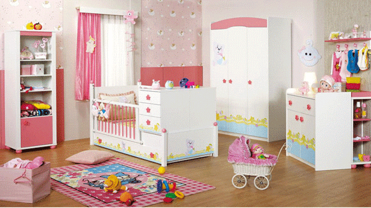Bebek odası için dekorasyon