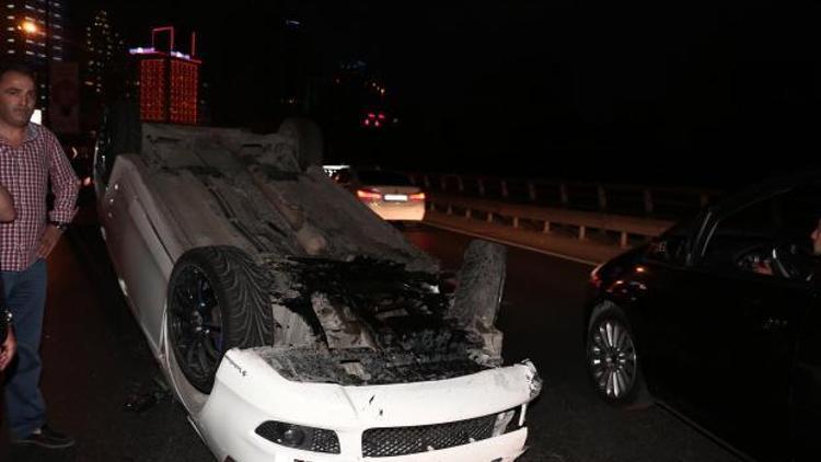 Maslakta trafik kazası: 5 üniversite öğrencisi yaralı