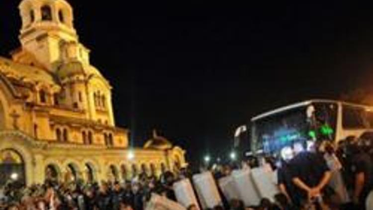 Bulgaristanda abluka altına alınan meclis boşaltıldı