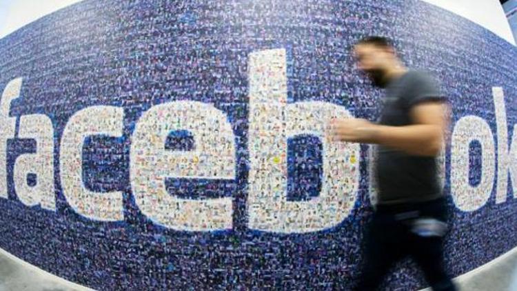 Facebook kovaya daldırılan bebek videosunu kaldırmıyor