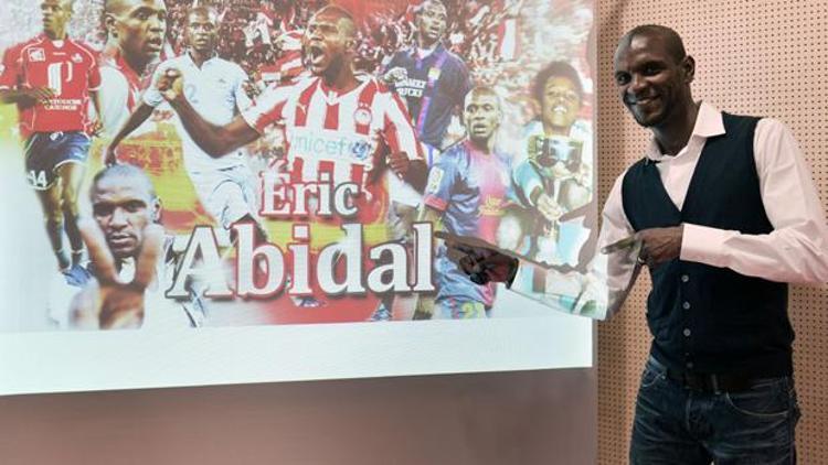 Abidal futbolu noktaladı