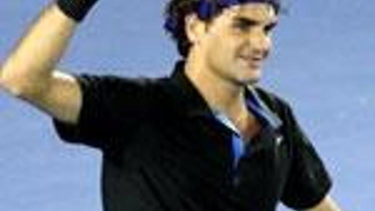 Federer yarı finalde