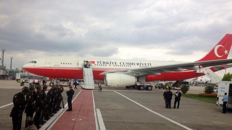 Erdoğanın uçağı kırmızı beyaza boyandı