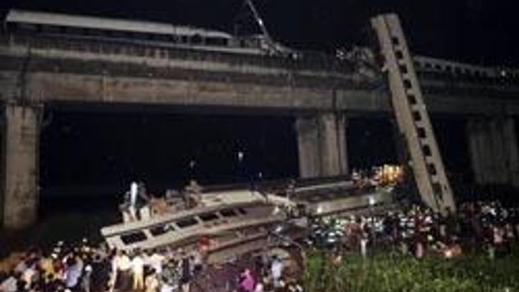Çinde hızlı tren kazası: 22 ölü