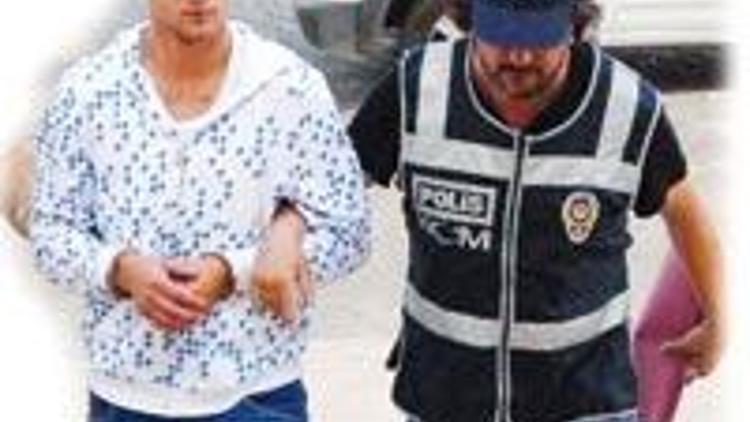 Rodos’a eroin götüren kurye polise takıldı