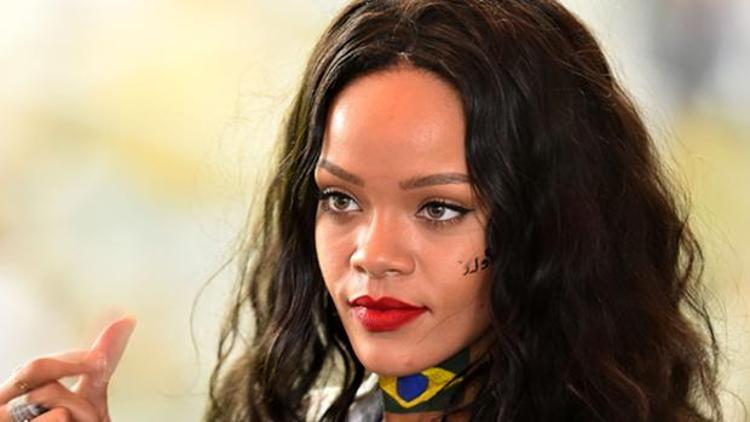 Rihanna Filistin için önce tweet attı sonra sildi