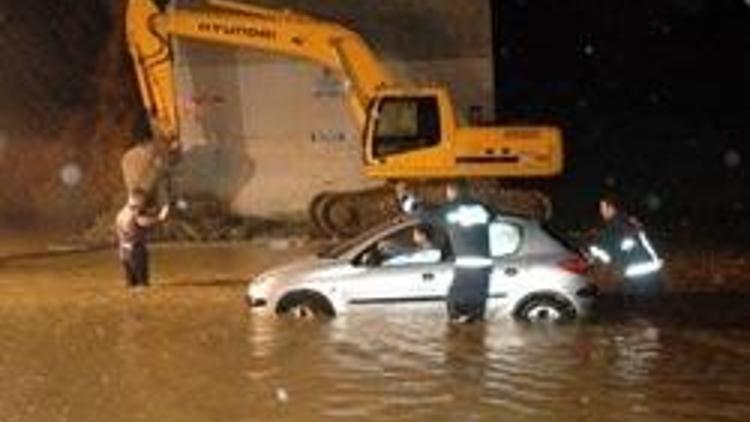 İstanbulu sağanak yağmur vurdu