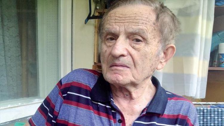 92 yaşındaki Mustafa amcayı evinden çıkarıyorlar