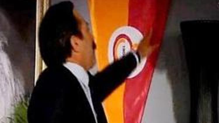 Galatasaray bayrağını çöpe attılar, taraftar çıldırdı