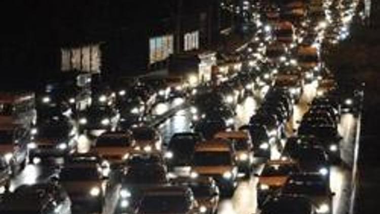 Eskişehir Yolunda trafik yoğunluğu