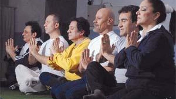 Türkücüler yoga dersinde