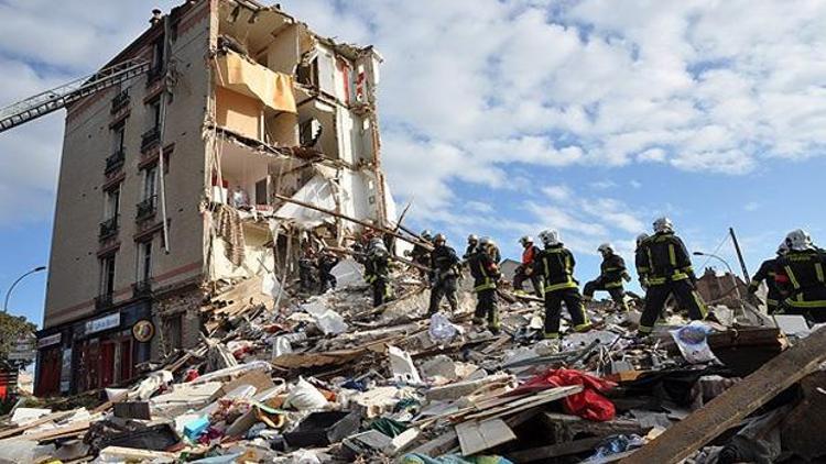 Paris’te bina çöktü: 2 ölü, 12 yaralı
