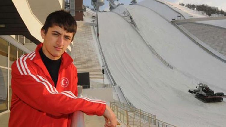 Bakan Kılıç, milli kayakçı Kartayı tebrik etti