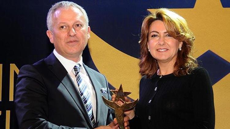 Arzuhan Doğan Yalçındağ en beğenilen iş kadını ödülünü aldı
