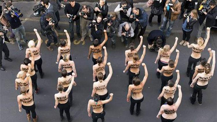FEMENden Pariste faşizm karşıtı gösteri
