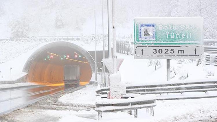 Bolu Dağında kar yüzünden kazalar meydana geldi