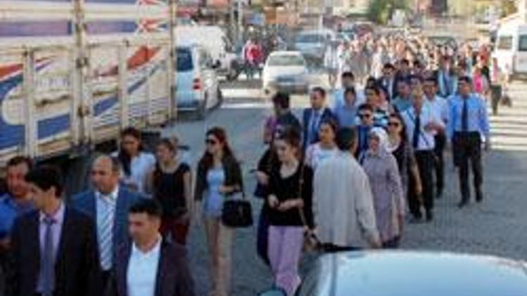 Öğretmenlere saldırı yürüyüşle protesto edildi