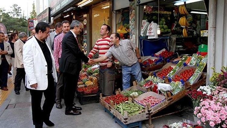 Karşıyakada ruhsatsız dükkan kalmayacak