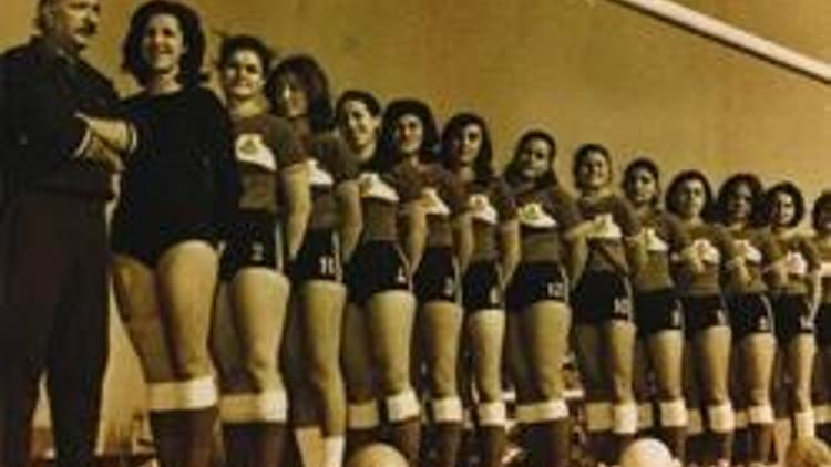 Türkiyenin ilk kadın futbol takımı