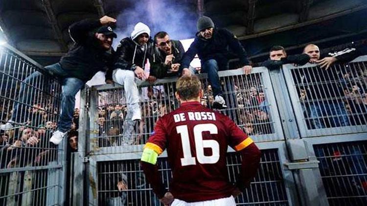 Romada futbolcular öfkeli taraftarlara hesap verdi