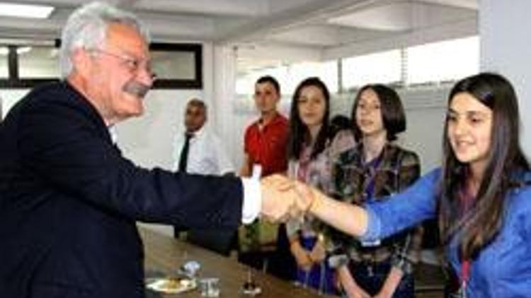Kosovalı öğrenciler Tanık’ı ziyaret etti