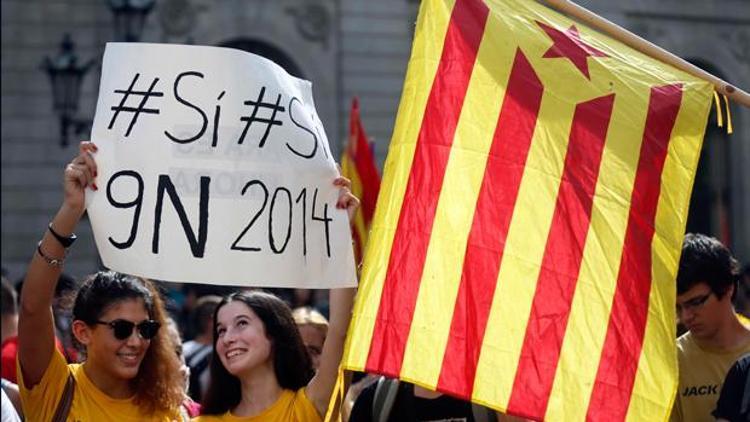 Katalanlar referandumu askıya aldı