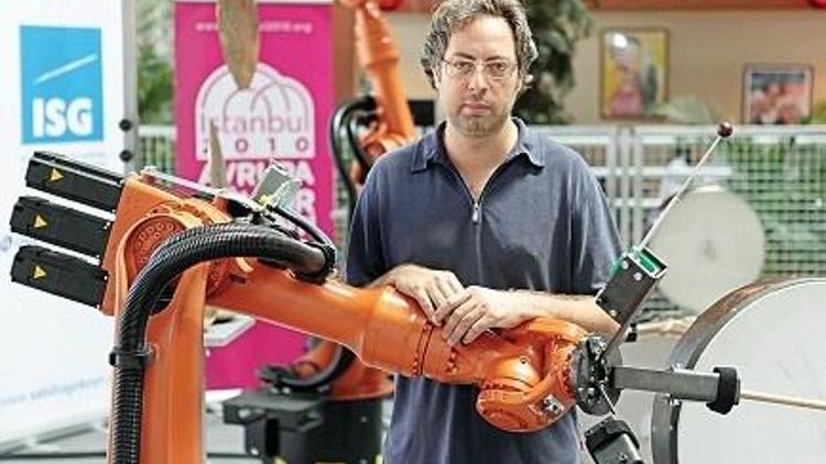 Sabiha Gökçen’de canlı yayın yapan robotlar