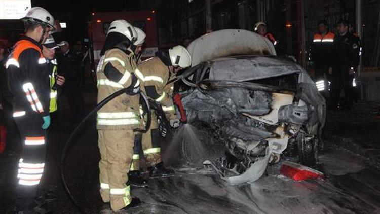 İzmirde benzin deposu patlayan otomobilde 2 kişi öldü