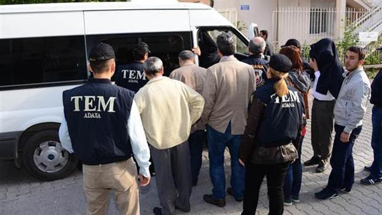 Adanada gözaltına alınan polisler Adliyeye sevkedildi