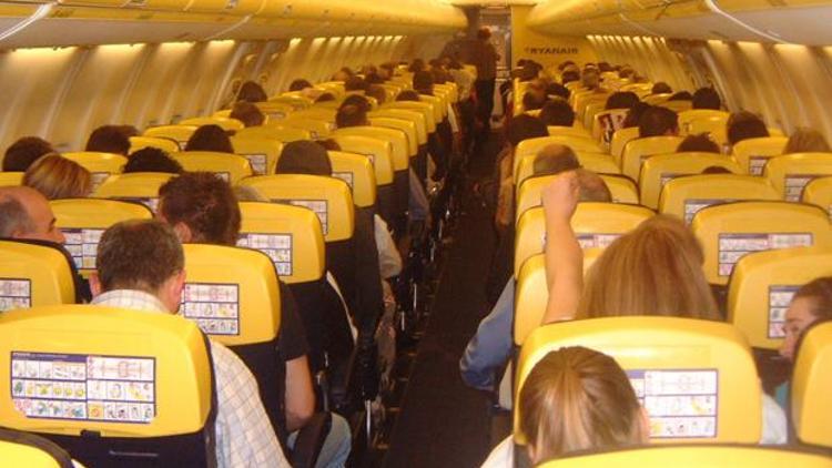 Uzmanlara göre uçaklarda koridor tarafında oturmamalı