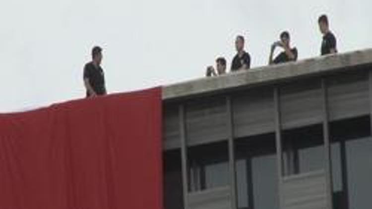 Polisler AKMnin çatısında hatıra fotoğrafı çektirdi
