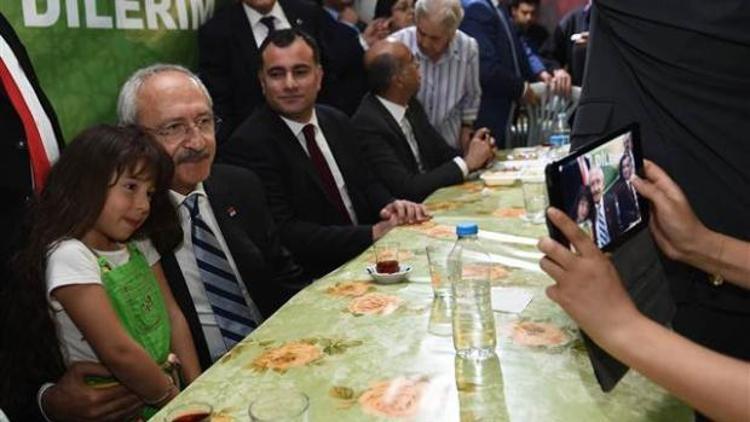 CHP Genel Başkanı Kılıçdaroğlu, iftar çadırında oruç açtı