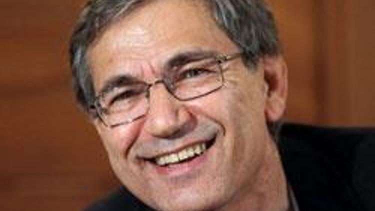 Nobel ödüllü yazar Orhan Pamuk, Yapı Kredi Yayınlarında
