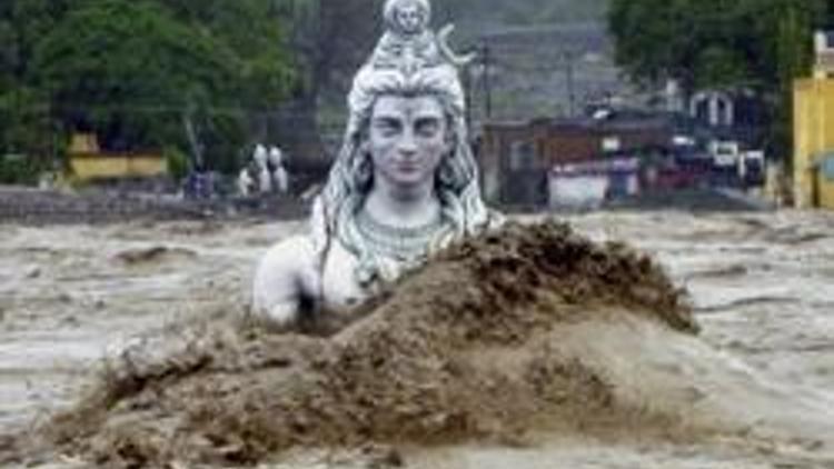 Hindistanda muson yağmurları ardından sel felaketi