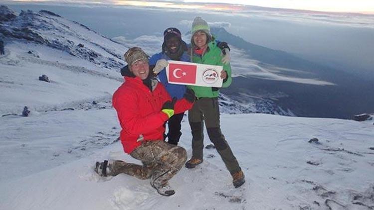 Kilimanjaro zirvesinde bir Türk kadın