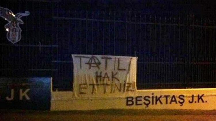 Çarşıdan pankartlı tepki Tatili hak ettiniz