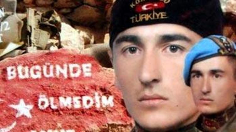 Şehit annesi, evinin önüne gelen askeri oğlu sandı