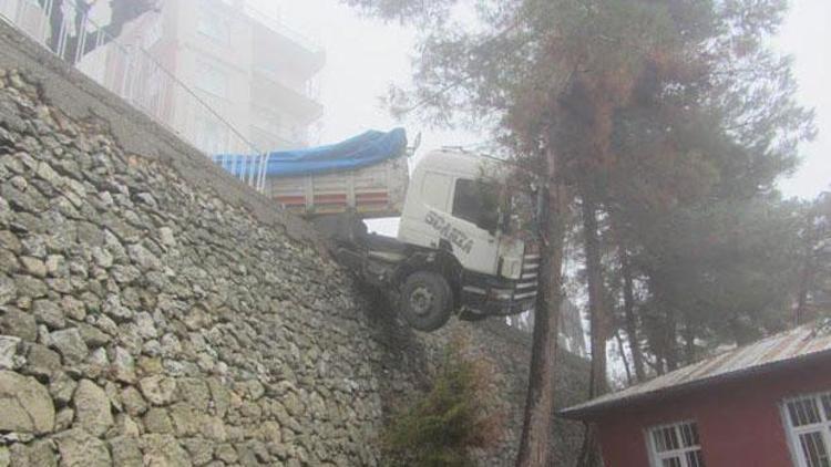 Facianın eşiğinden dönüldü: TIR okulun üstüne uçacaktı