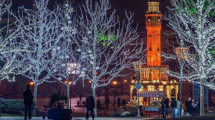 İzmirde yılbaşı için 2 milyon led ışık