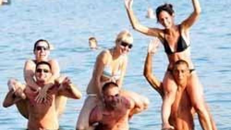 BODRUM’DA PLAJLARA TURİST AKINI