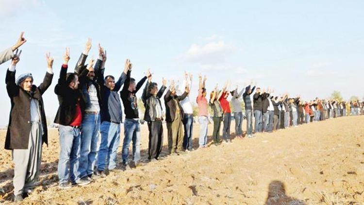 Kobani sınırında barış zinciri