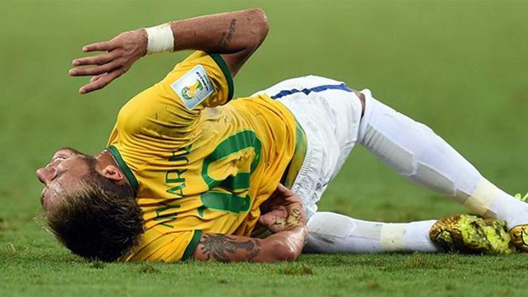 İlginç iddia: Darbe alınca yerde kıvranan futbolcular esasında acı çekmiyor