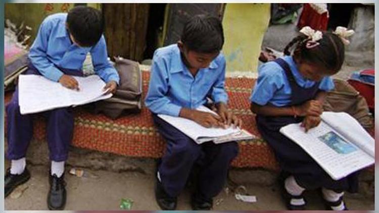 Hindistan’da 23 yıl okula gitmeden maaş alan öğretmen rekor kırdı