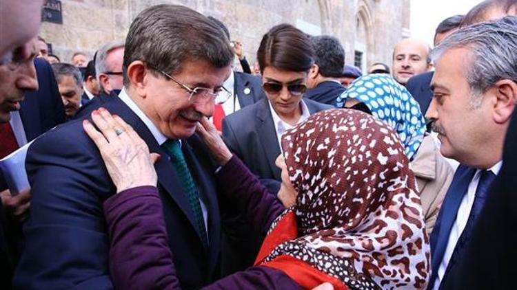 Davutoğlu, Abbas ve Meşalle görüştü