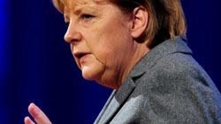 Merkel: Çok kültürlülük iflas etti