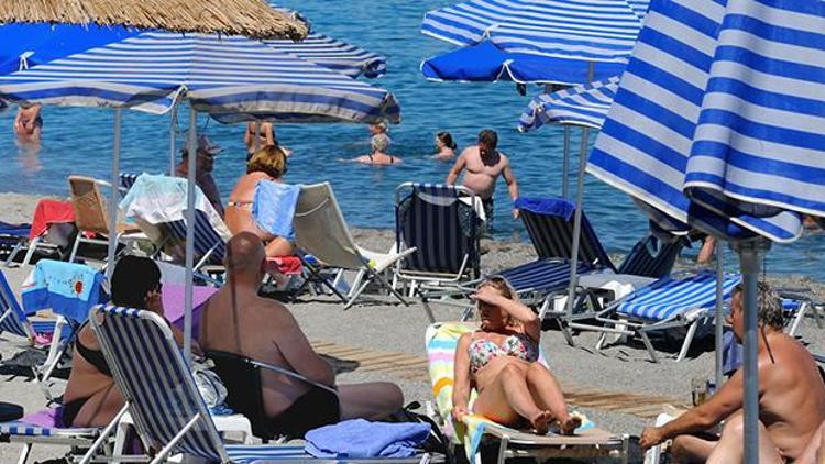 Yunanistanda turistler 60 eurodan fazla çekebilecek, kredi kartına sınır var