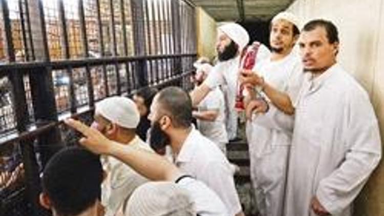 Mısır’da 14 İslamcı militana idam cezası