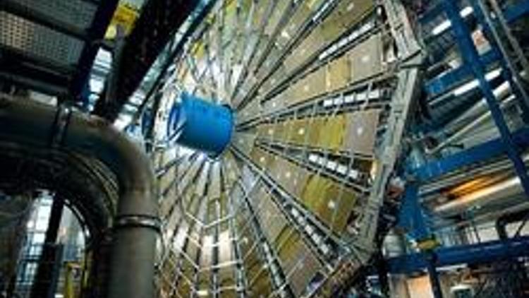 CERN: Nötrinolar, ışıktan hızlı değil